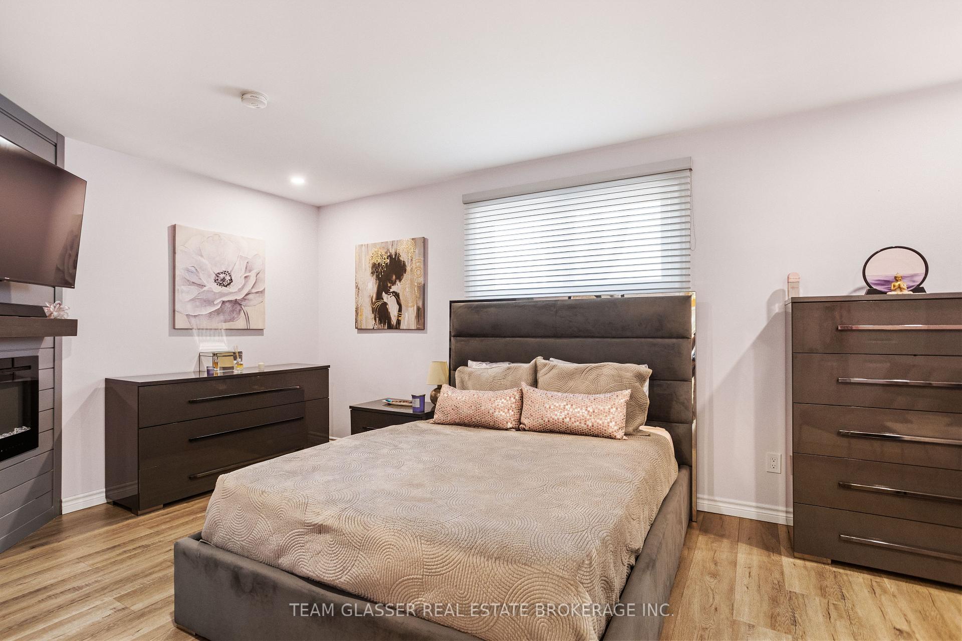 Photo 2 of 12 Dow Road, London, South Y — HOMEH