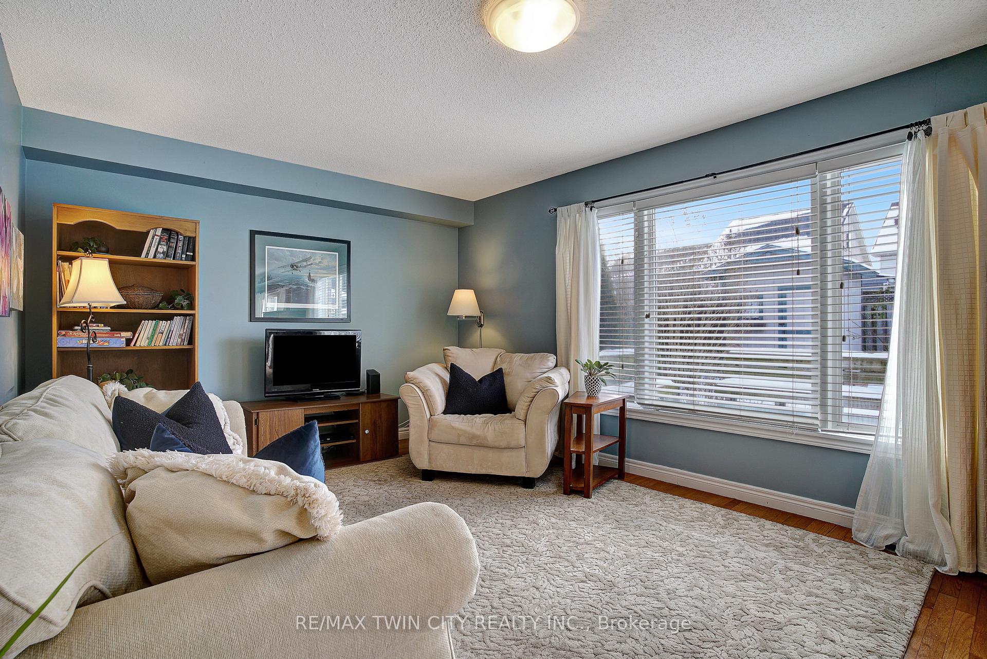 Photo 8 of 24 Bluewater Drive, Cambridge — HOMEH