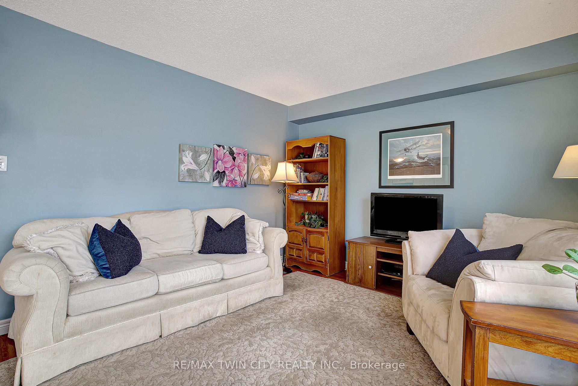 Photo 13 of 24 Bluewater Drive, Cambridge — HOMEH