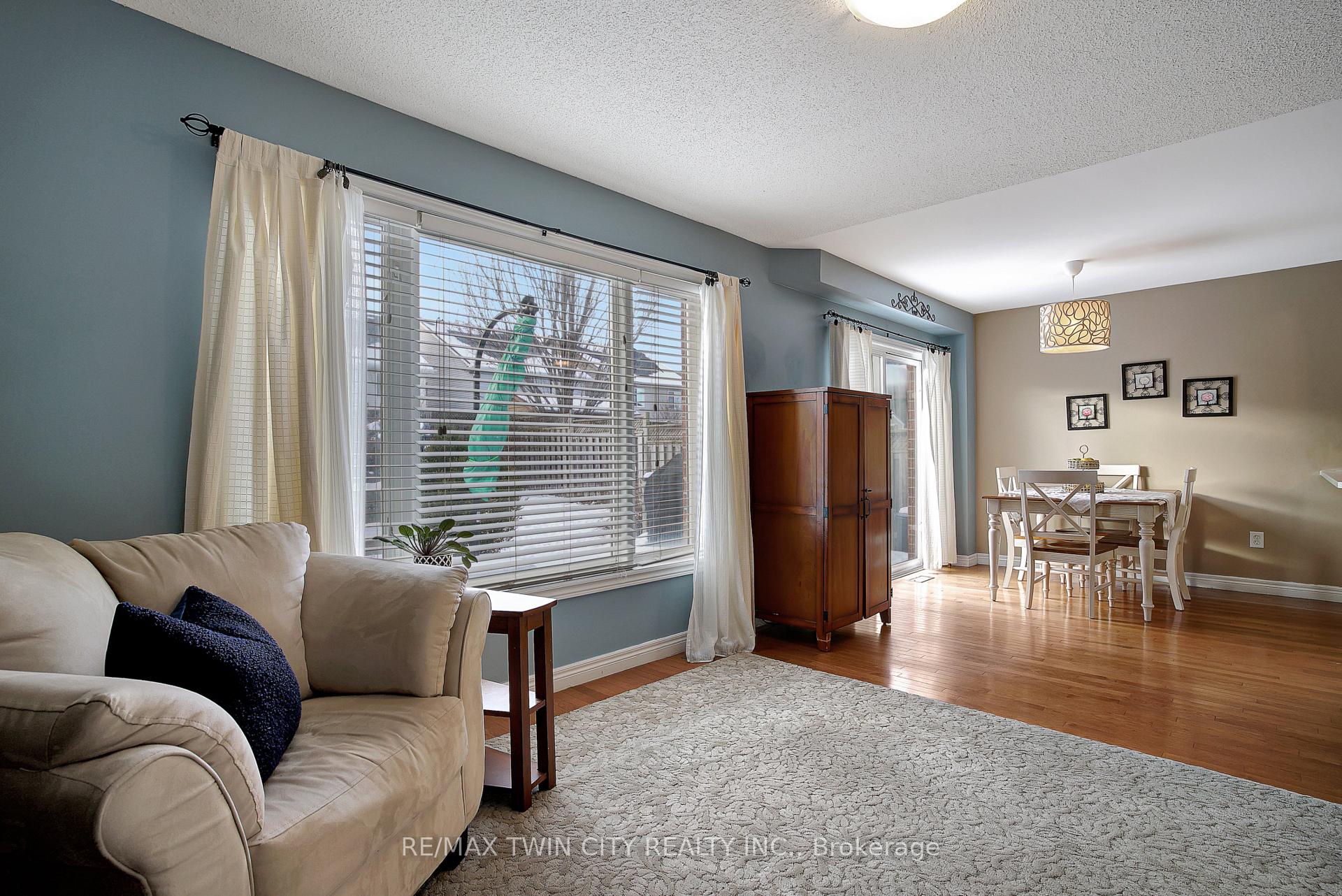 Photo 10 of 24 Bluewater Drive, Cambridge — HOMEH