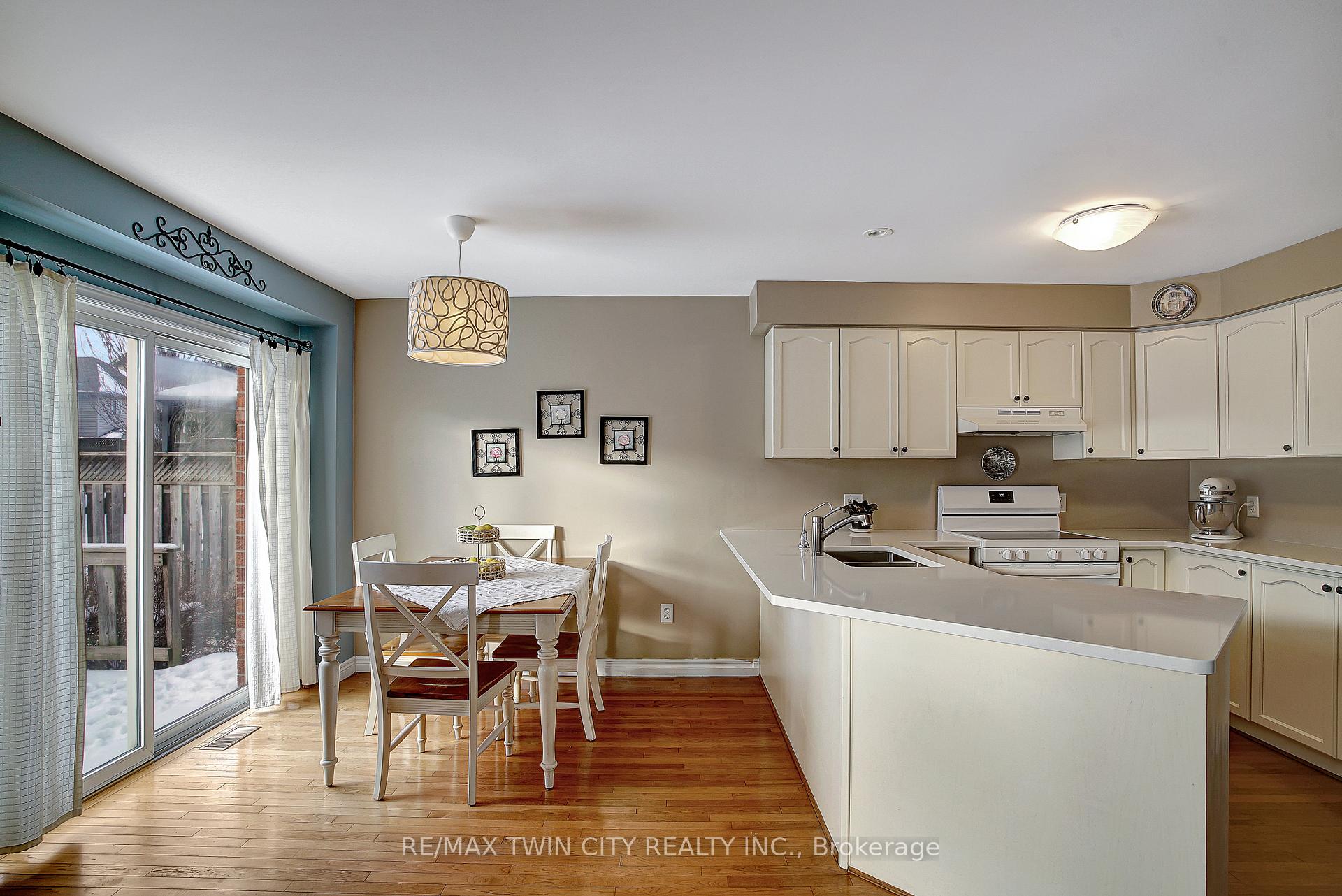 Photo 12 of 24 Bluewater Drive, Cambridge — HOMEH