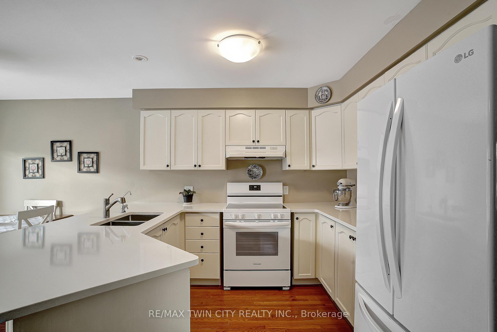 Photo 15 of 24 Bluewater Drive, Cambridge — HOMEH