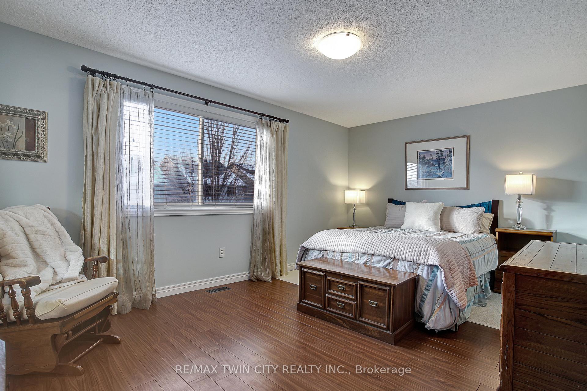 Photo 20 of 24 Bluewater Drive, Cambridge — HOMEH