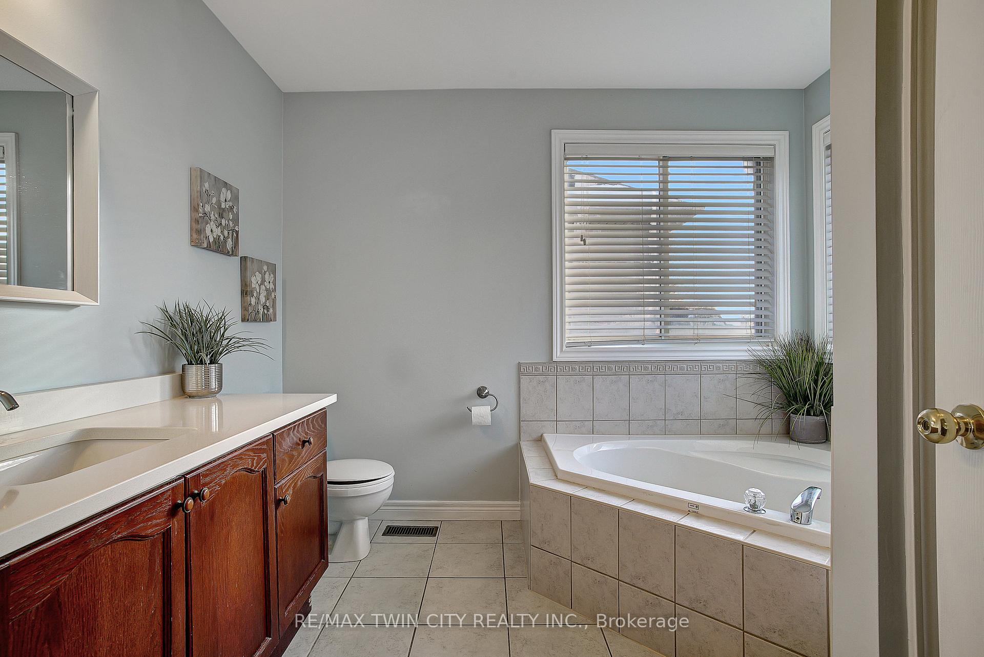 Photo 22 of 24 Bluewater Drive, Cambridge — HOMEH