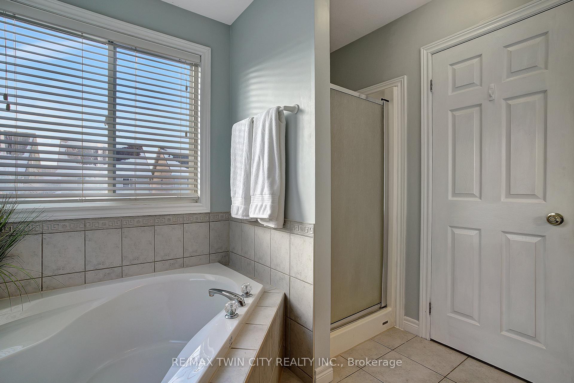 Photo 21 of 24 Bluewater Drive, Cambridge — HOMEH