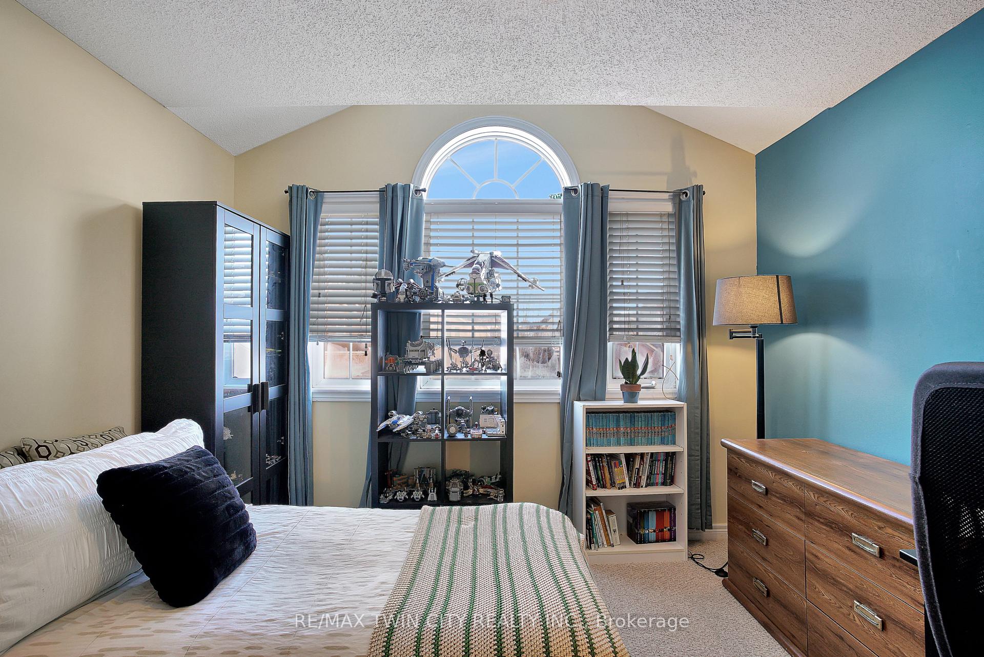 Photo 23 of 24 Bluewater Drive, Cambridge — HOMEH