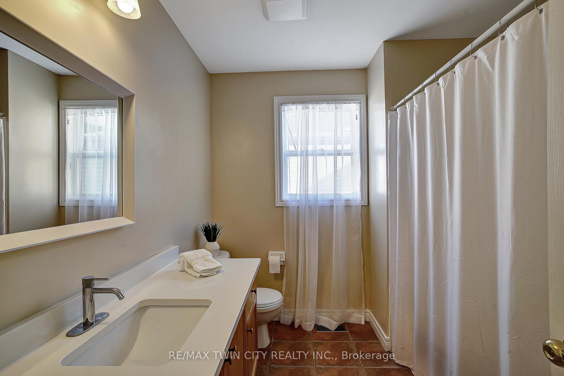 Photo 26 of 24 Bluewater Drive, Cambridge — HOMEH