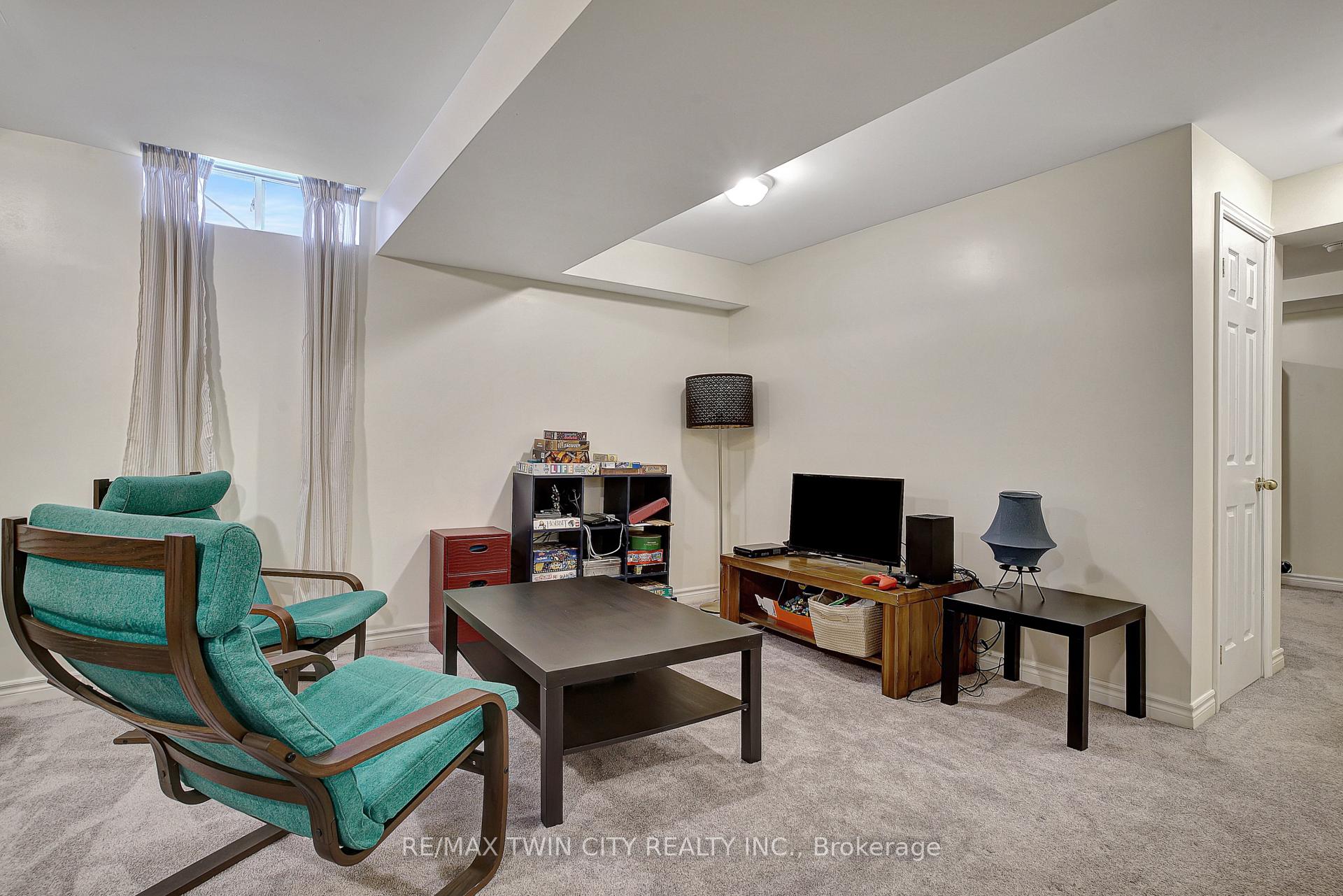 Photo 25 of 24 Bluewater Drive, Cambridge — HOMEH