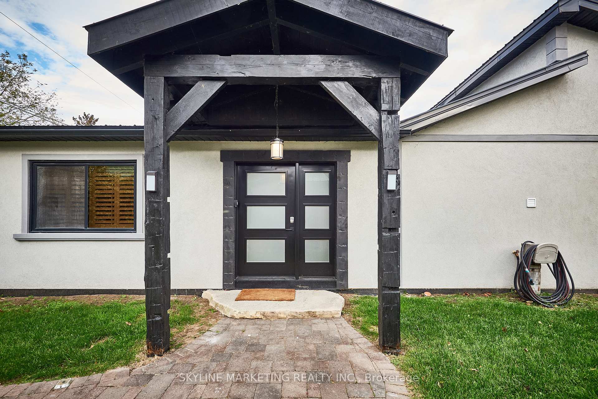 Photo 6 of 123 Cedar Crest Beach Road, Clarington, Bowmanville — HOMEH