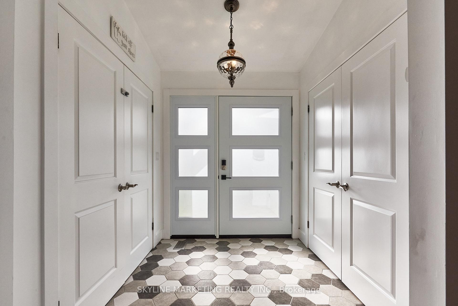 Photo 2 of 123 Cedar Crest Beach Road, Clarington, Bowmanville — HOMEH