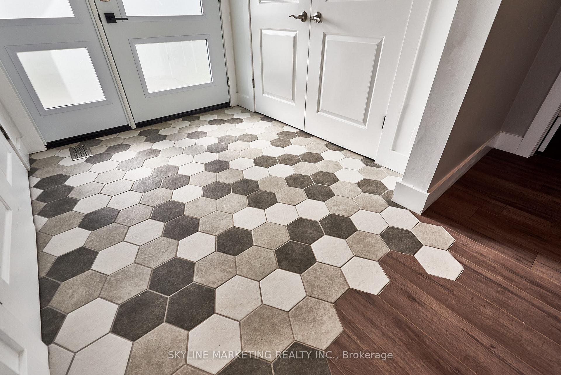 Photo 4 of 123 Cedar Crest Beach Road, Clarington, Bowmanville — HOMEH
