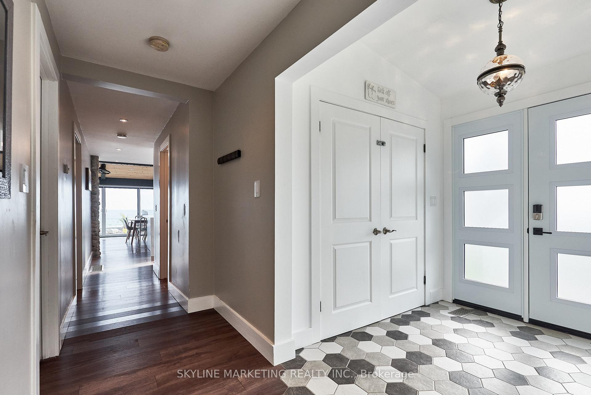 Photo 3 of 123 Cedar Crest Beach Road, Clarington, Bowmanville — HOMEH