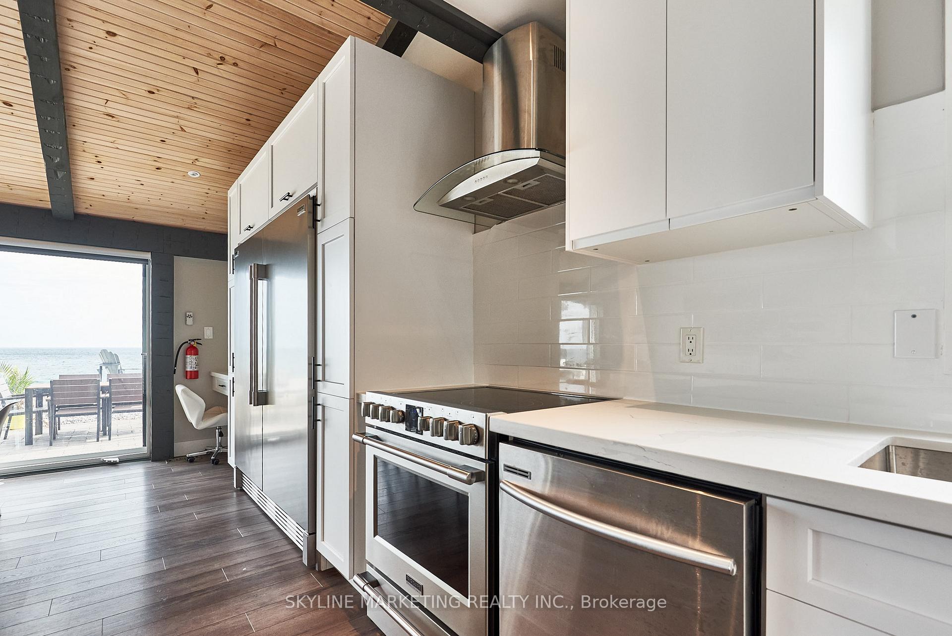 Photo 7 of 123 Cedar Crest Beach Road, Clarington, Bowmanville — HOMEH