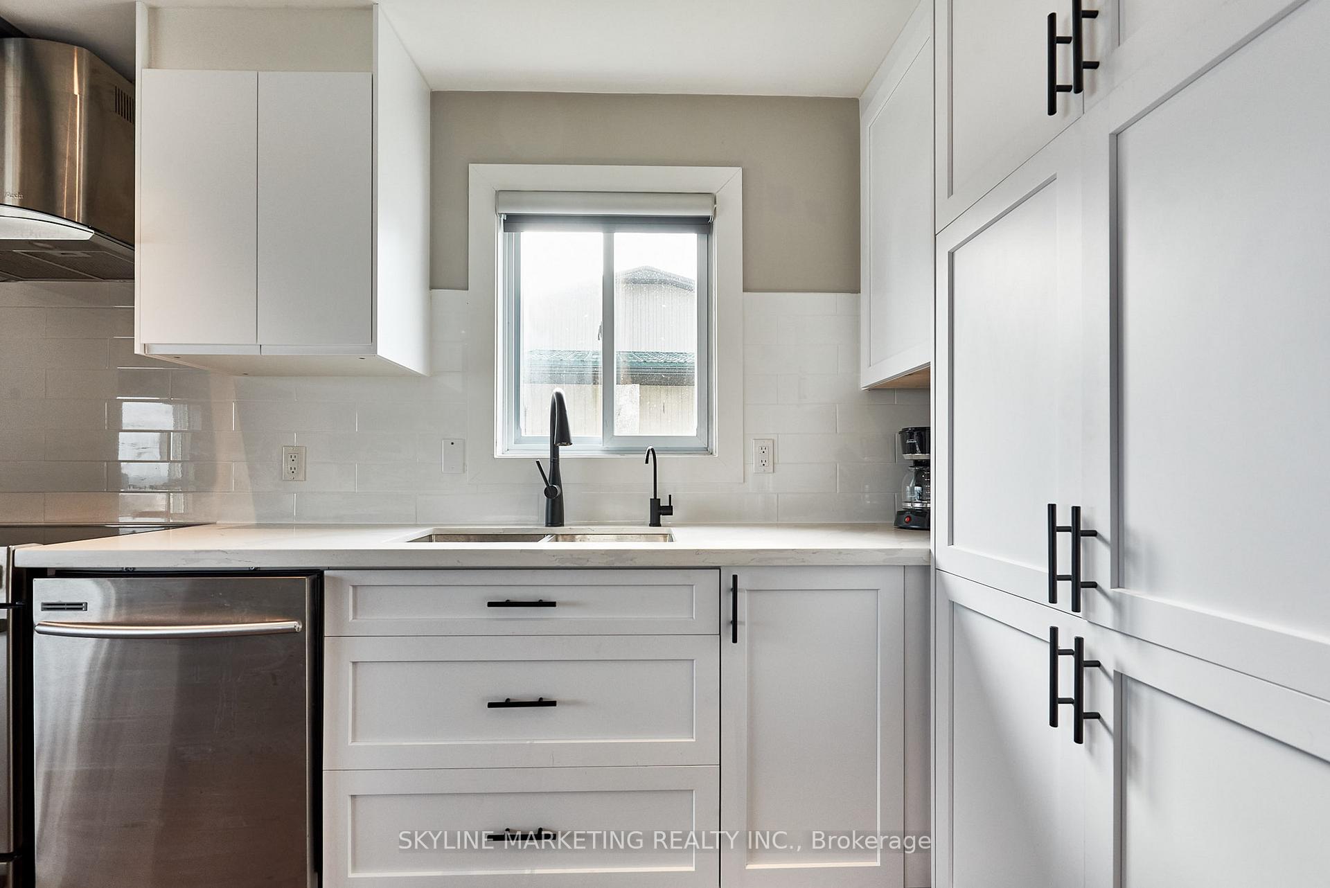 Photo 5 of 123 Cedar Crest Beach Road, Clarington, Bowmanville — HOMEH