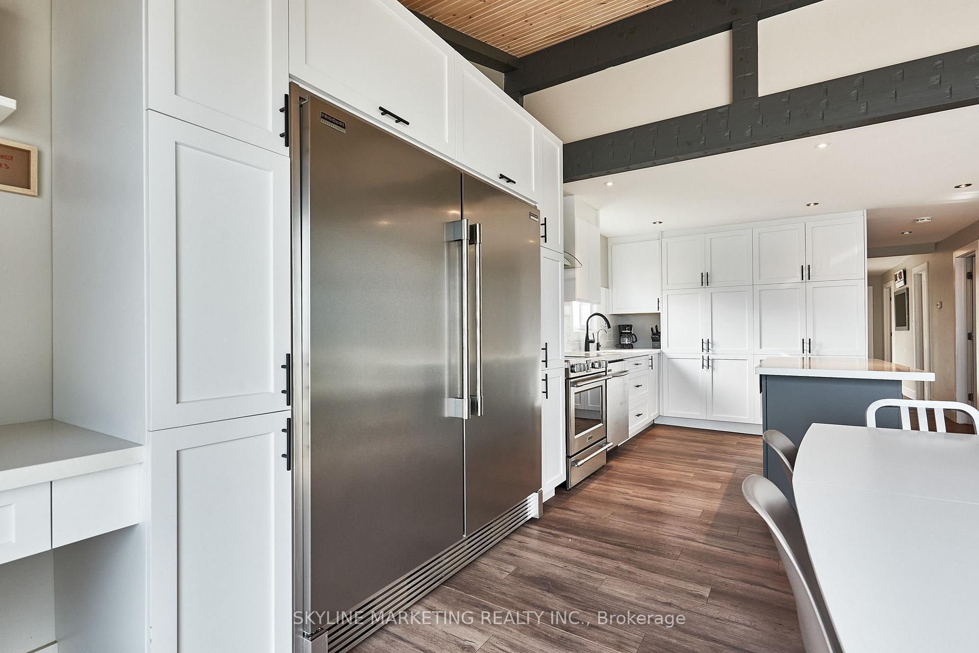 Photo 11 of 123 Cedar Crest Beach Road, Clarington, Bowmanville — HOMEH