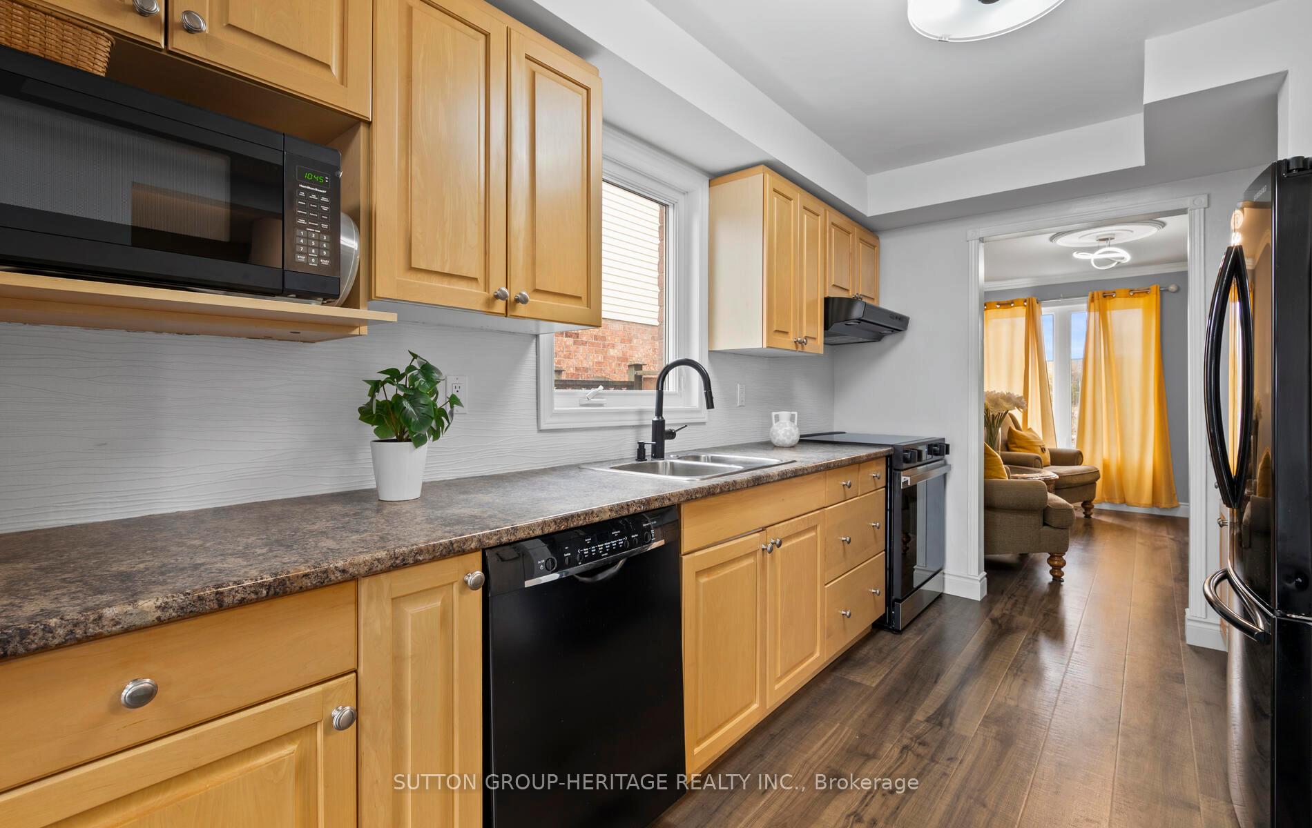 Photo 5 of 143 Angus Drive W, Ajax, Central — HOMEH