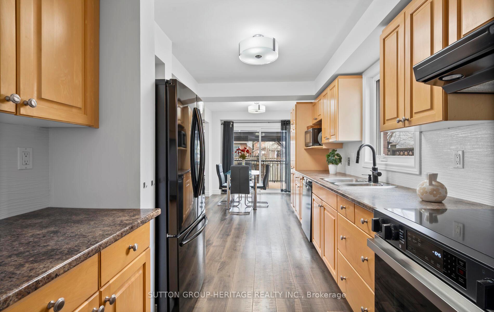 Photo 13 of 143 Angus Drive W, Ajax, Central — HOMEH
