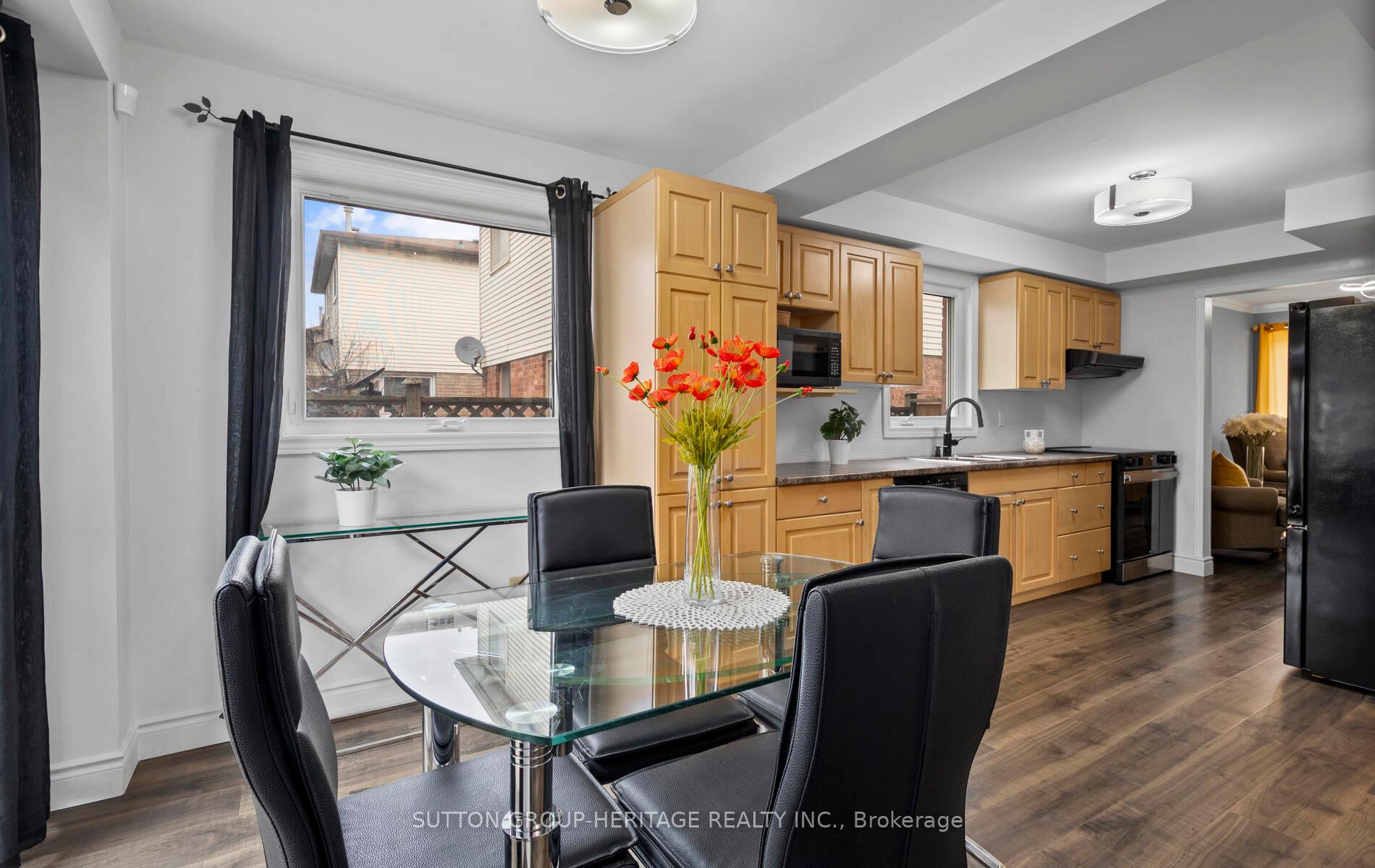 Photo 4 of 143 Angus Drive W, Ajax, Central — HOMEH
