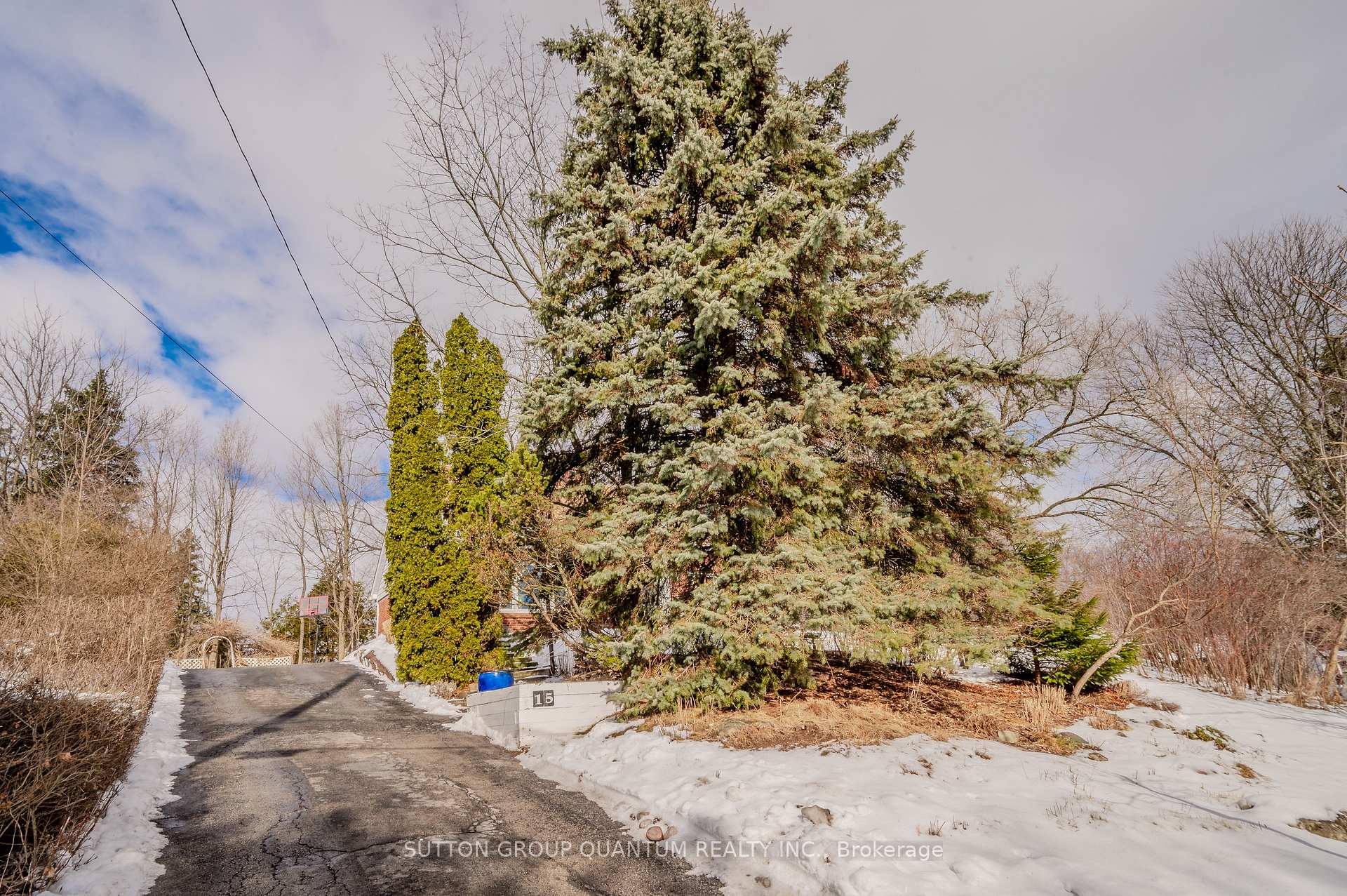 Photo 4 of 15 Mayfair Avenue, Hamilton, Dundas — HOMEH