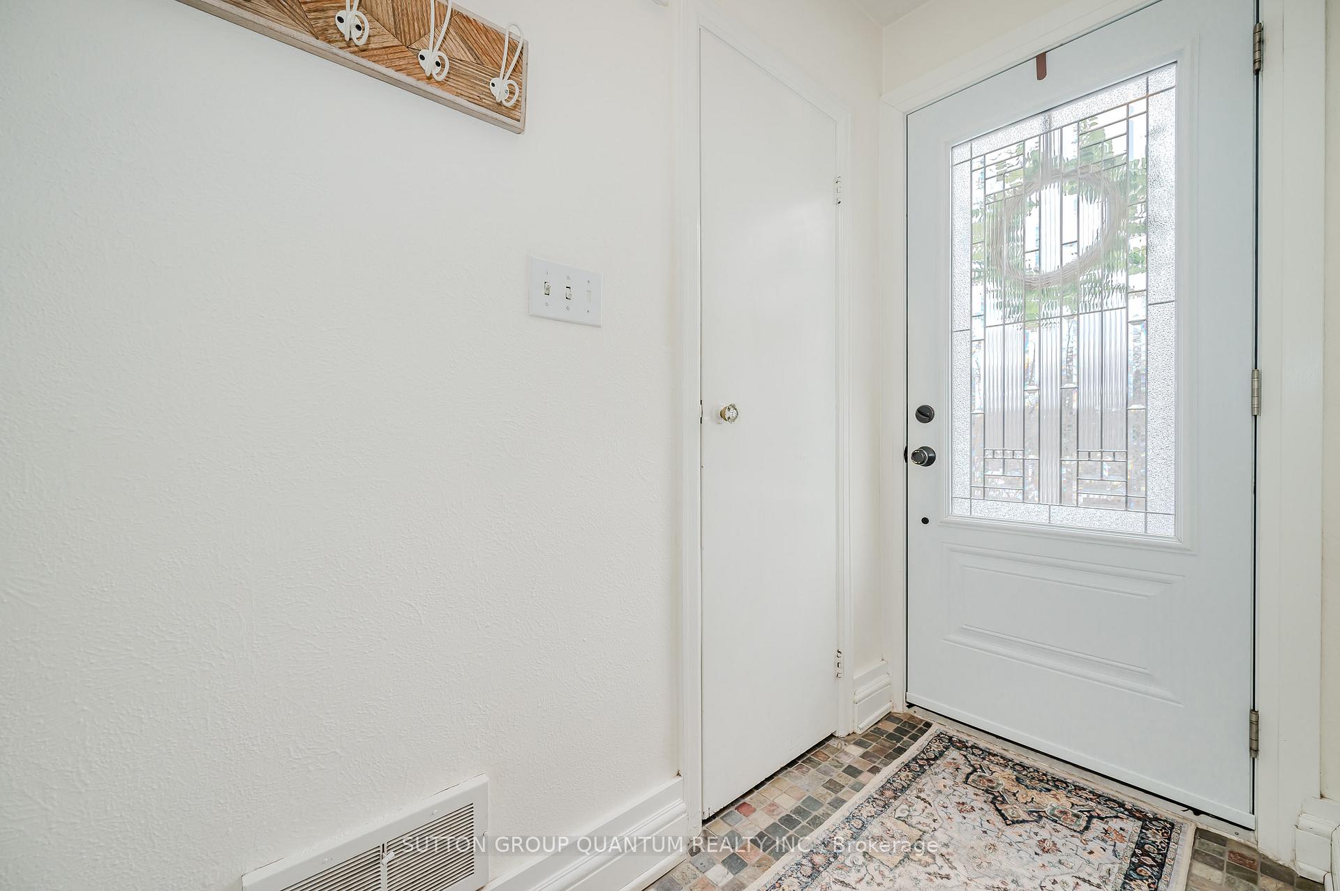 Photo 2 of 15 Mayfair Avenue, Hamilton, Dundas — HOMEH