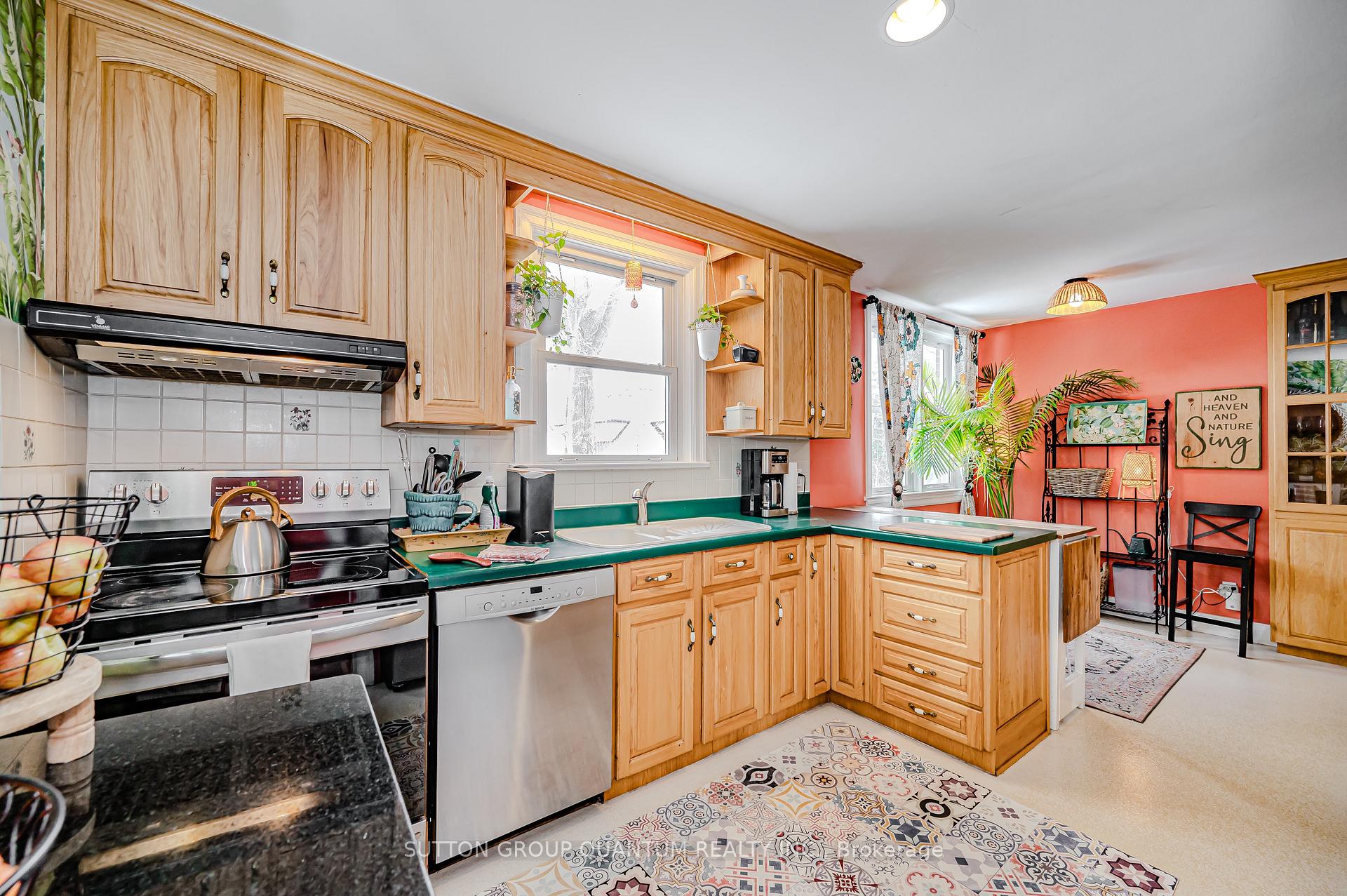 Photo 13 of 15 Mayfair Avenue, Hamilton, Dundas — HOMEH