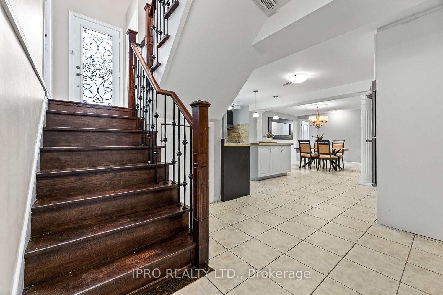 Photo 16 of 69 Fountainbridge Drive, Caledon, Bolton East — HOMEH
