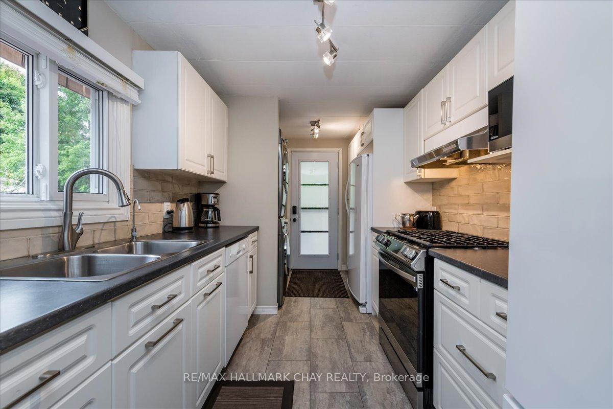 Photo 9 of 2 Cedar Grove, Innisfil, Alcona — HOMEH