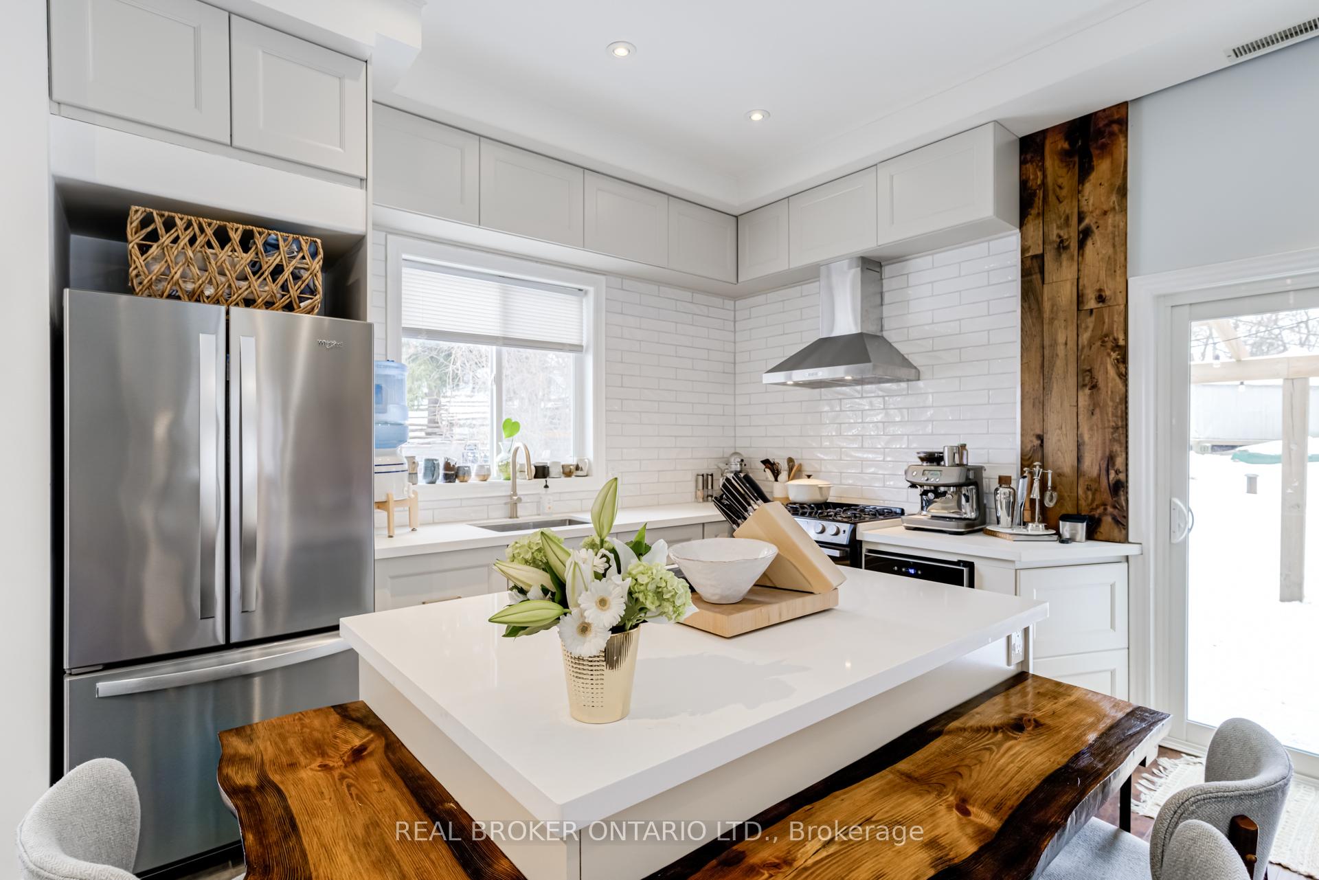 Photo 10 of 29 Old Pavillion Road, Caledon, Cheltenham — HOMEH