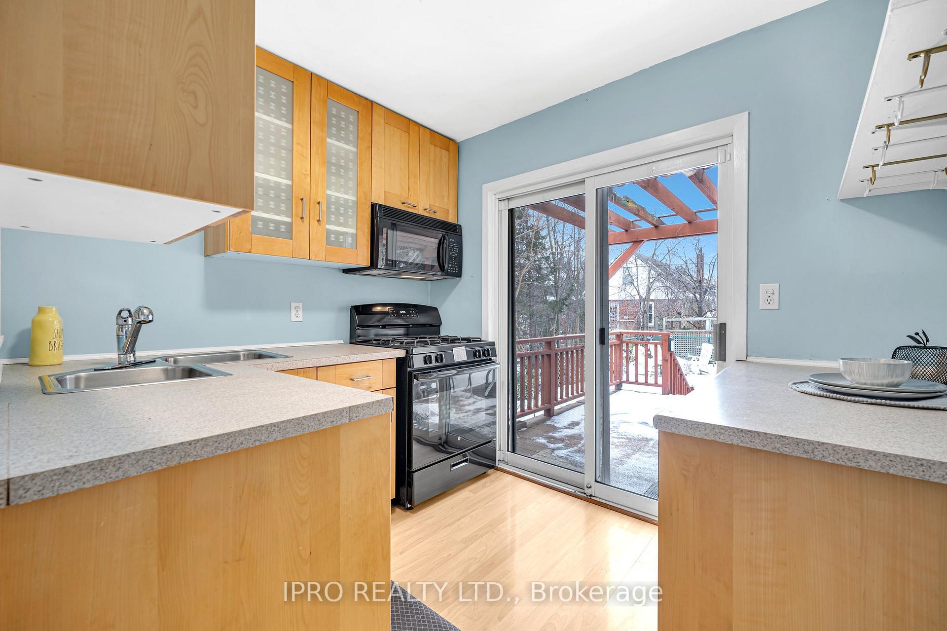 Photo 15 of 179 Bond Street N, Hamilton, Westdale — HOMEH