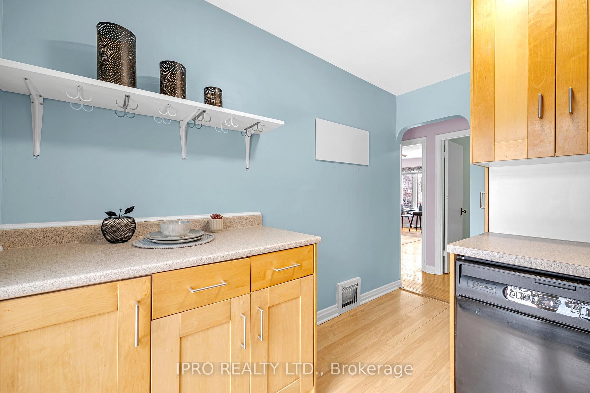 Photo 8 of 179 Bond Street N, Hamilton, Westdale — HOMEH