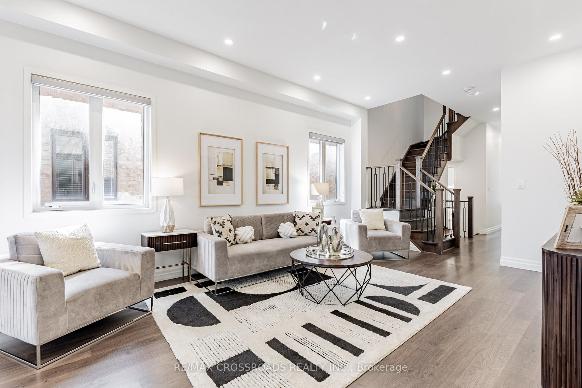 Photo 1 of 192 Elyse Court, Aurora, Bayview Northeast — HOMEH