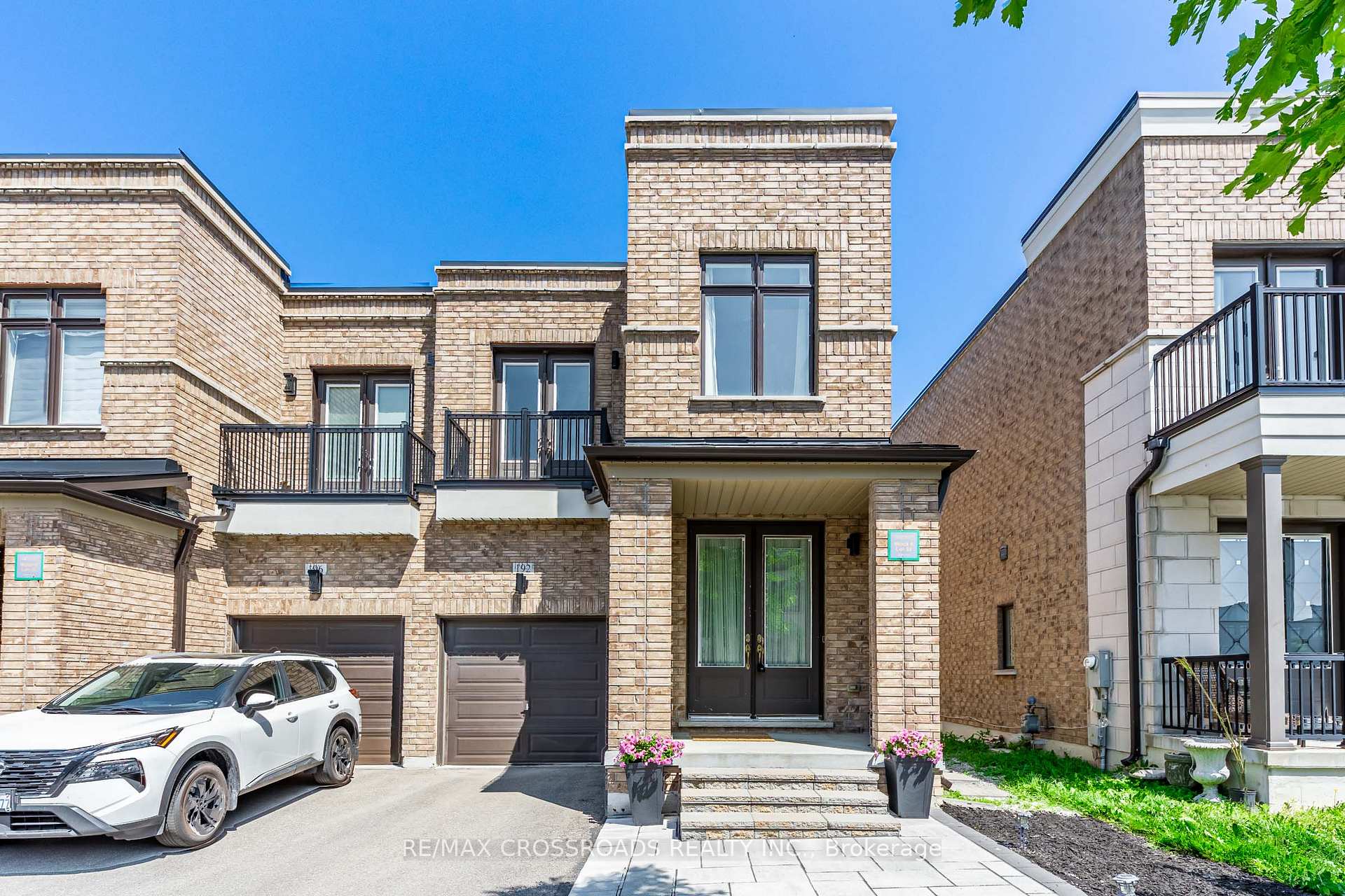 Photo 2 of 192 Elyse Court, Aurora, Bayview Northeast — HOMEH