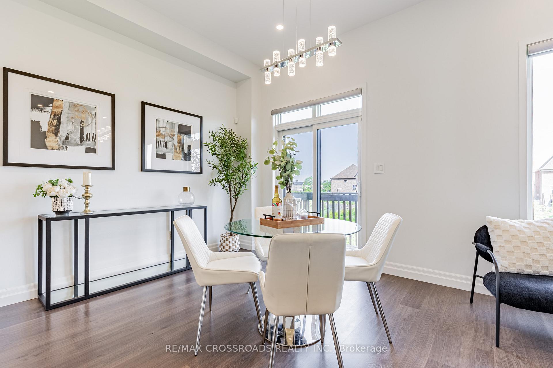 Photo 7 of 192 Elyse Court, Aurora, Bayview Northeast — HOMEH