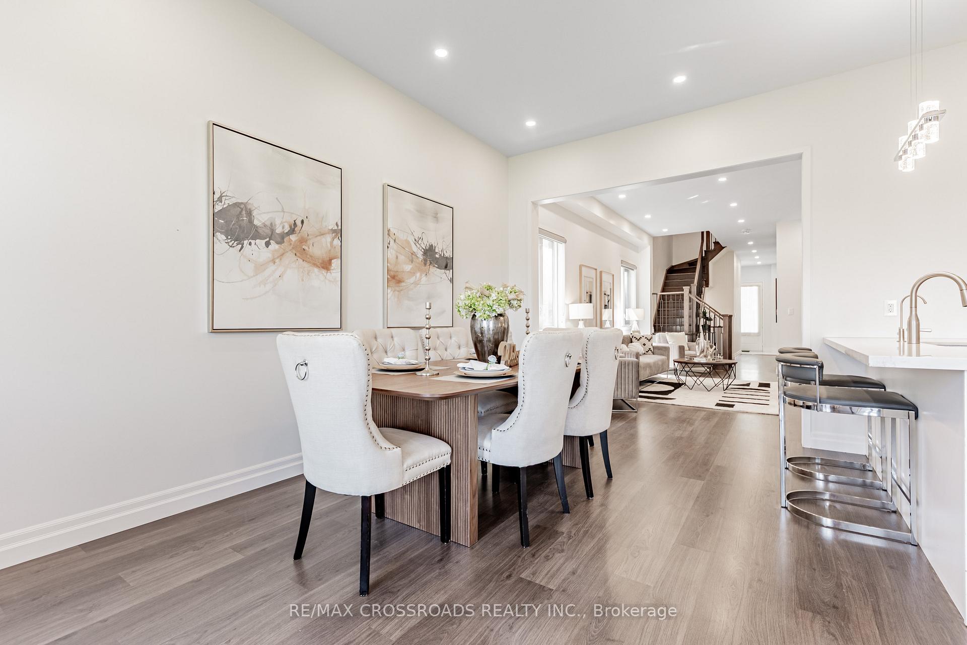 Photo 9 of 192 Elyse Court, Aurora, Bayview Northeast — HOMEH