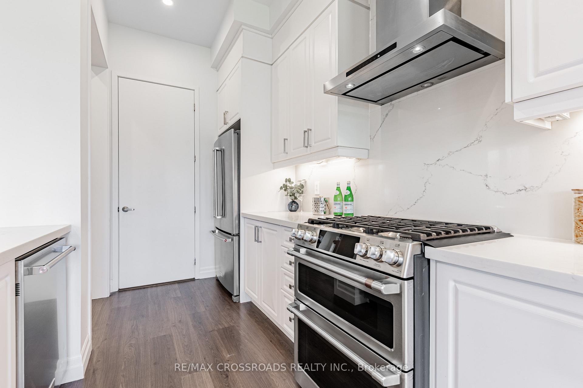 Photo 10 of 192 Elyse Court, Aurora, Bayview Northeast — HOMEH
