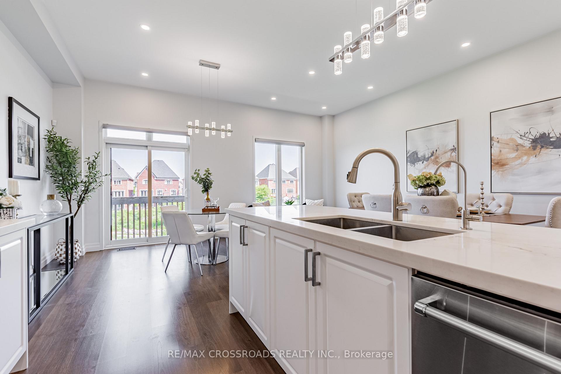 Photo 13 of 192 Elyse Court, Aurora, Bayview Northeast — HOMEH