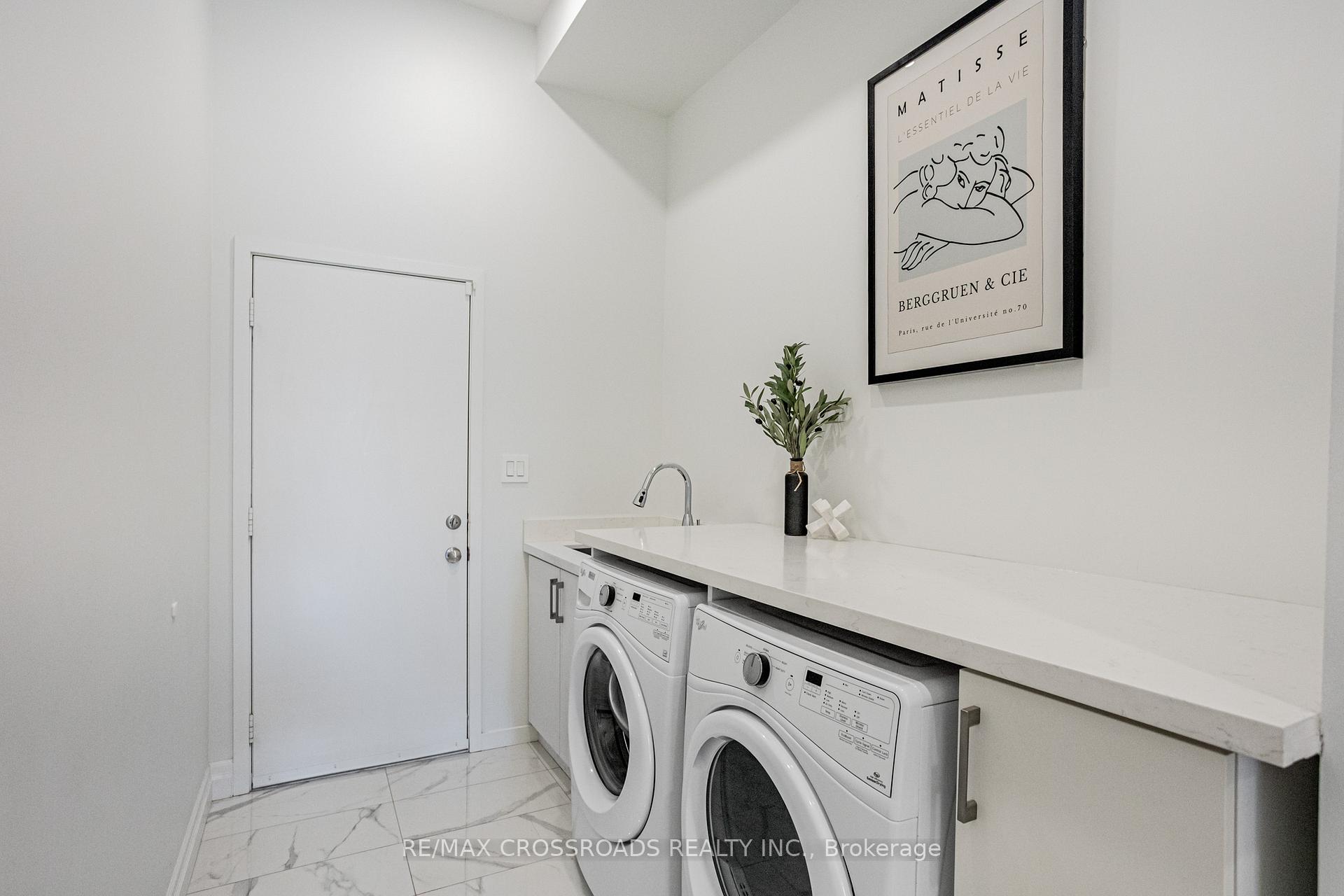 Photo 12 of 192 Elyse Court, Aurora, Bayview Northeast — HOMEH