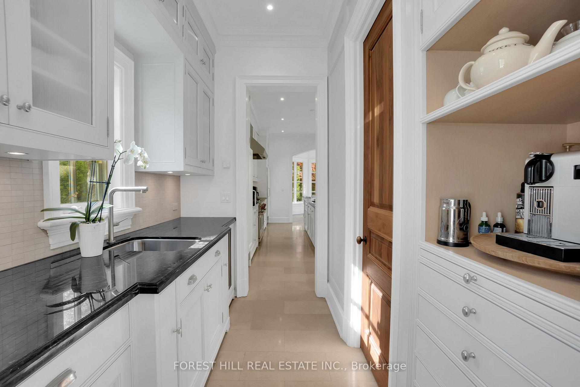 Photo 2 of 102 Sandringham Drive, Toronto, Lawrence Park North — HOMEH