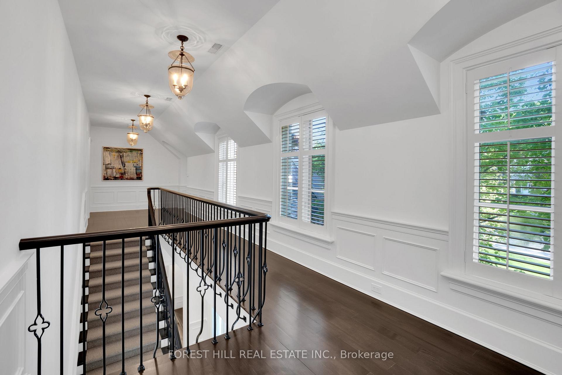 Photo 5 of 102 Sandringham Drive, Toronto, Lawrence Park North — HOMEH