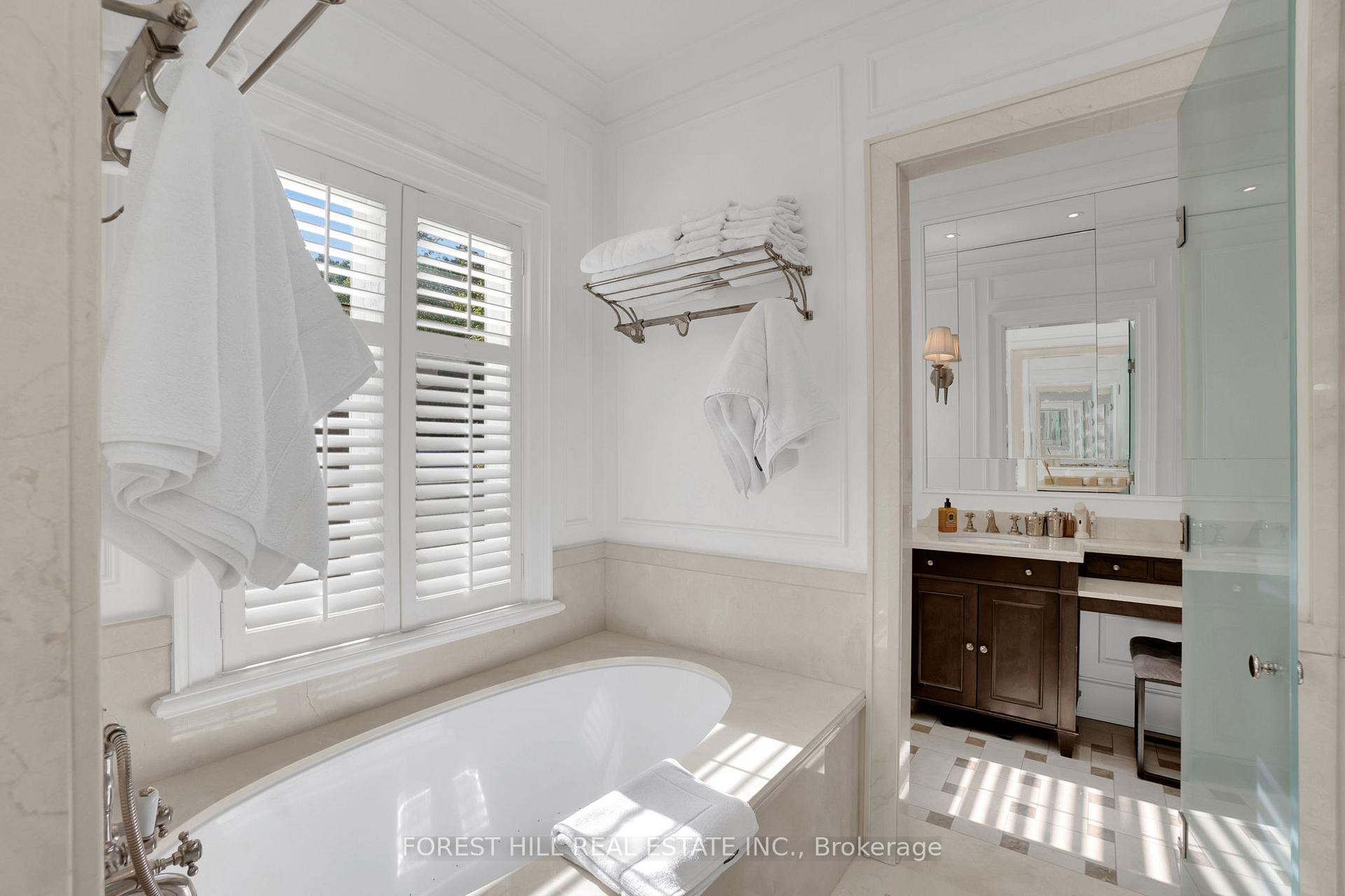 Photo 15 of 102 Sandringham Drive, Toronto, Lawrence Park North — HOMEH