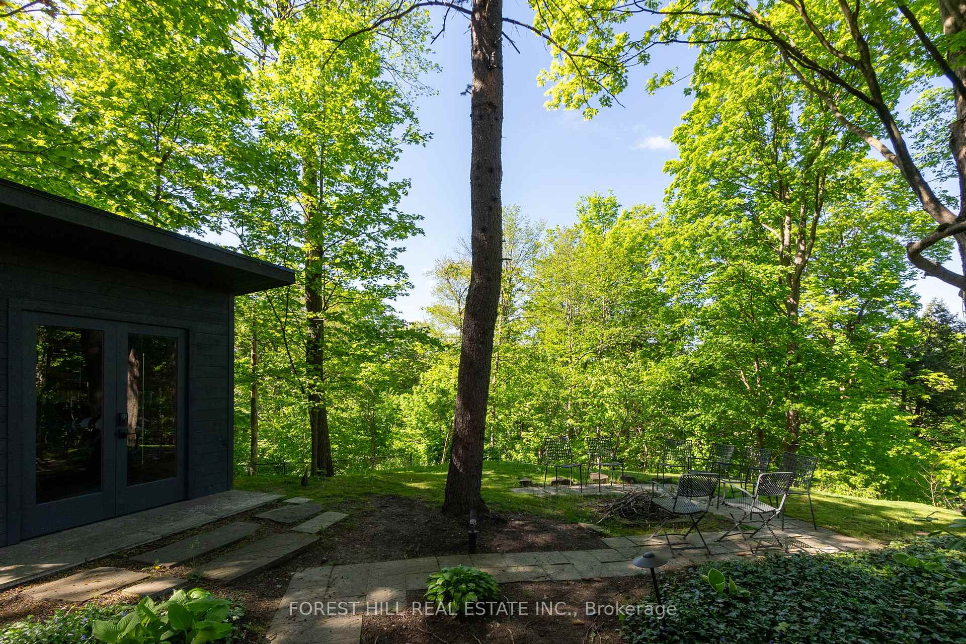 Photo 31 of 102 Sandringham Drive, Toronto, Lawrence Park North — HOMEH