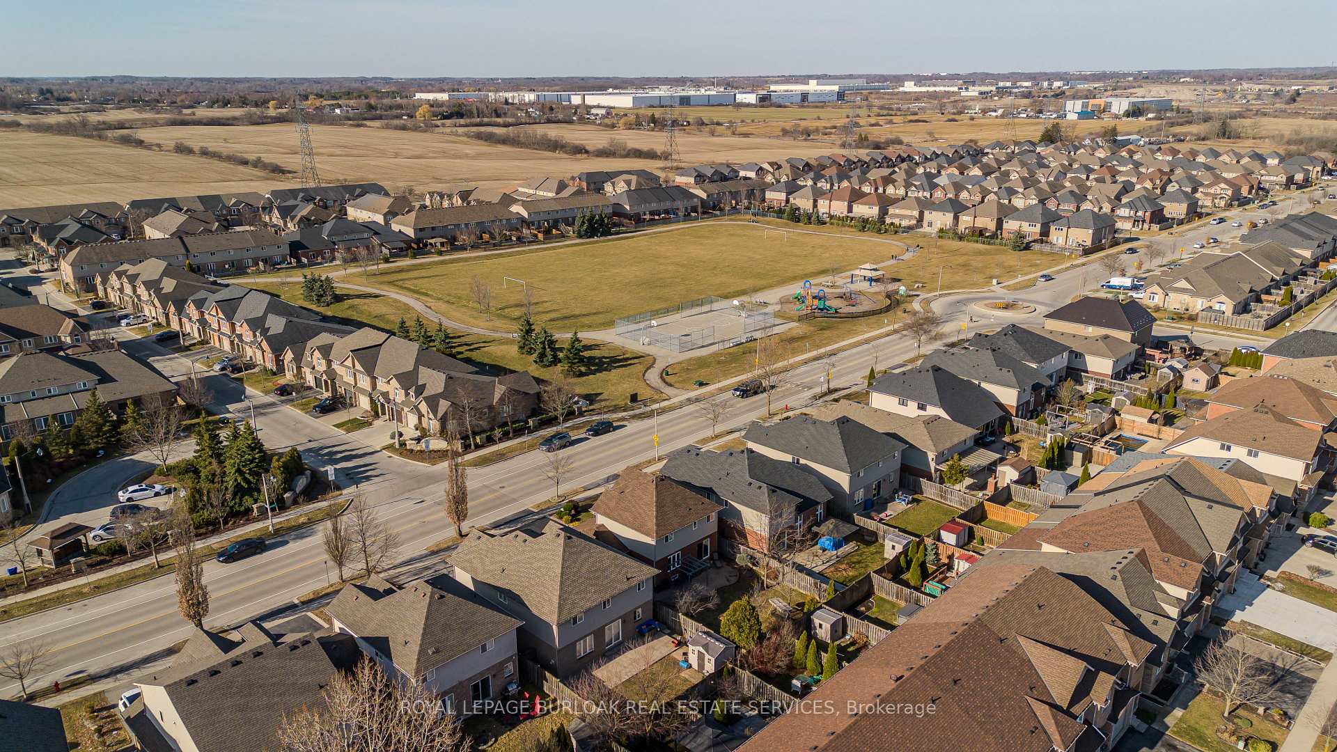 Photo 4 of 192 Pinehill Drive, Hamilton, Rural Glanbrook — HOMEH