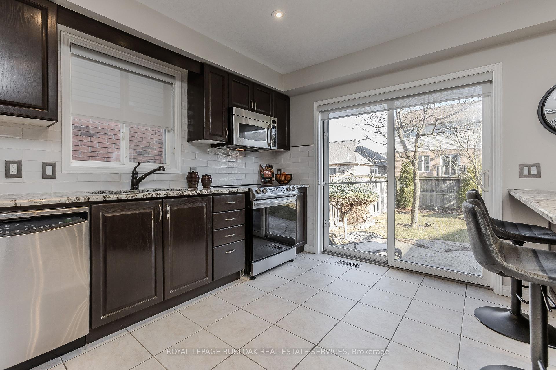 Photo 10 of 192 Pinehill Drive, Hamilton, Rural Glanbrook — HOMEH