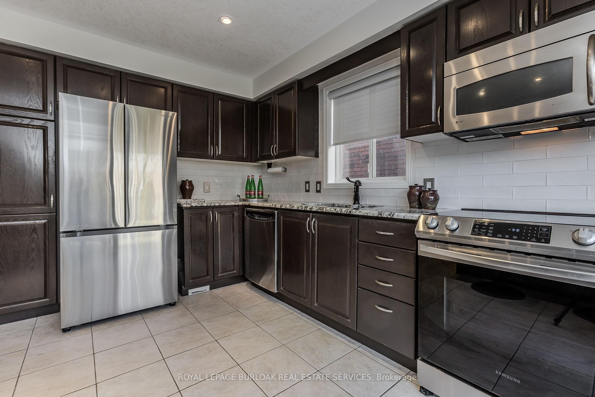 Photo 7 of 192 Pinehill Drive, Hamilton, Rural Glanbrook — HOMEH
