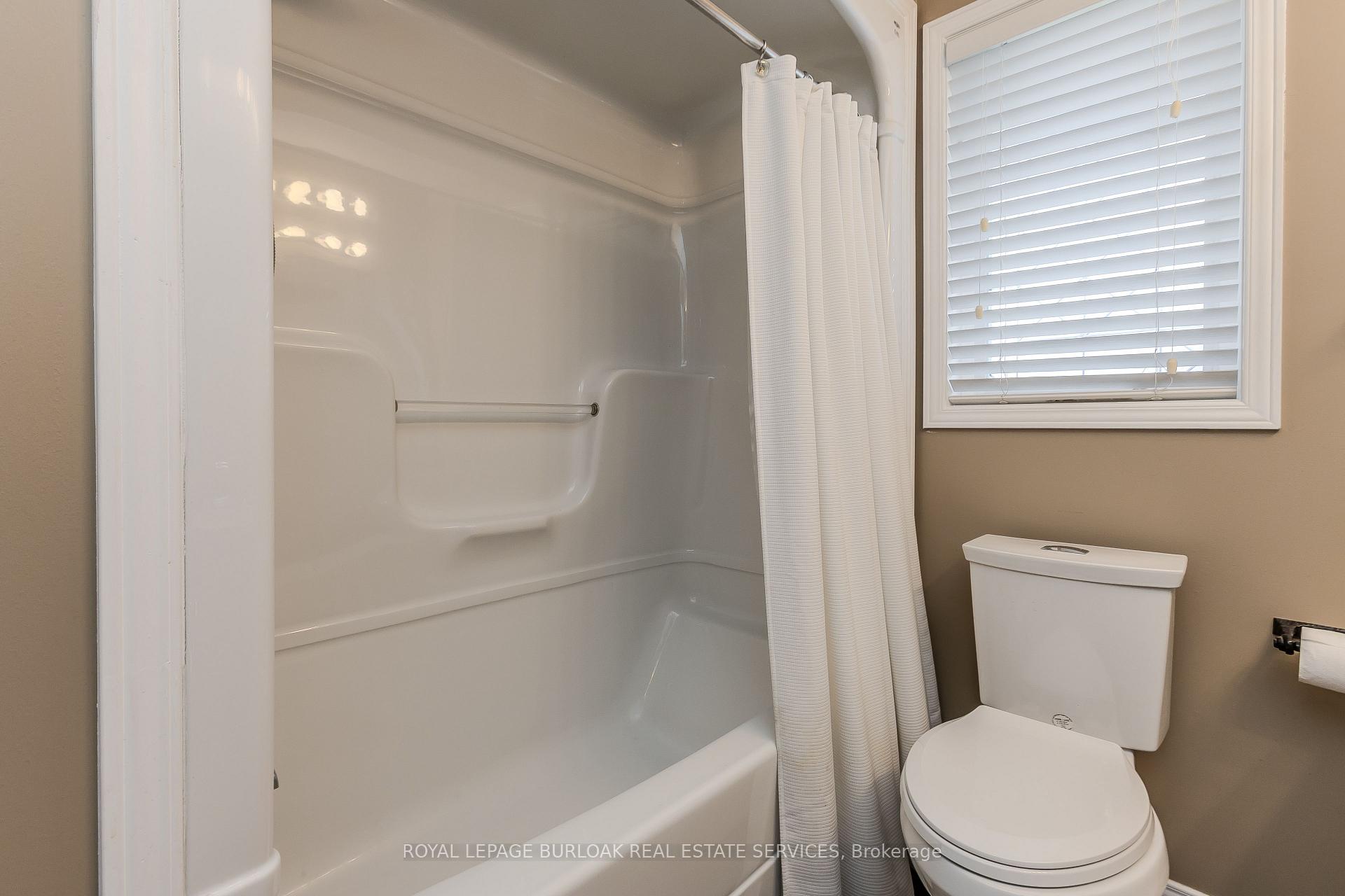 Photo 20 of 192 Pinehill Drive, Hamilton, Rural Glanbrook — HOMEH