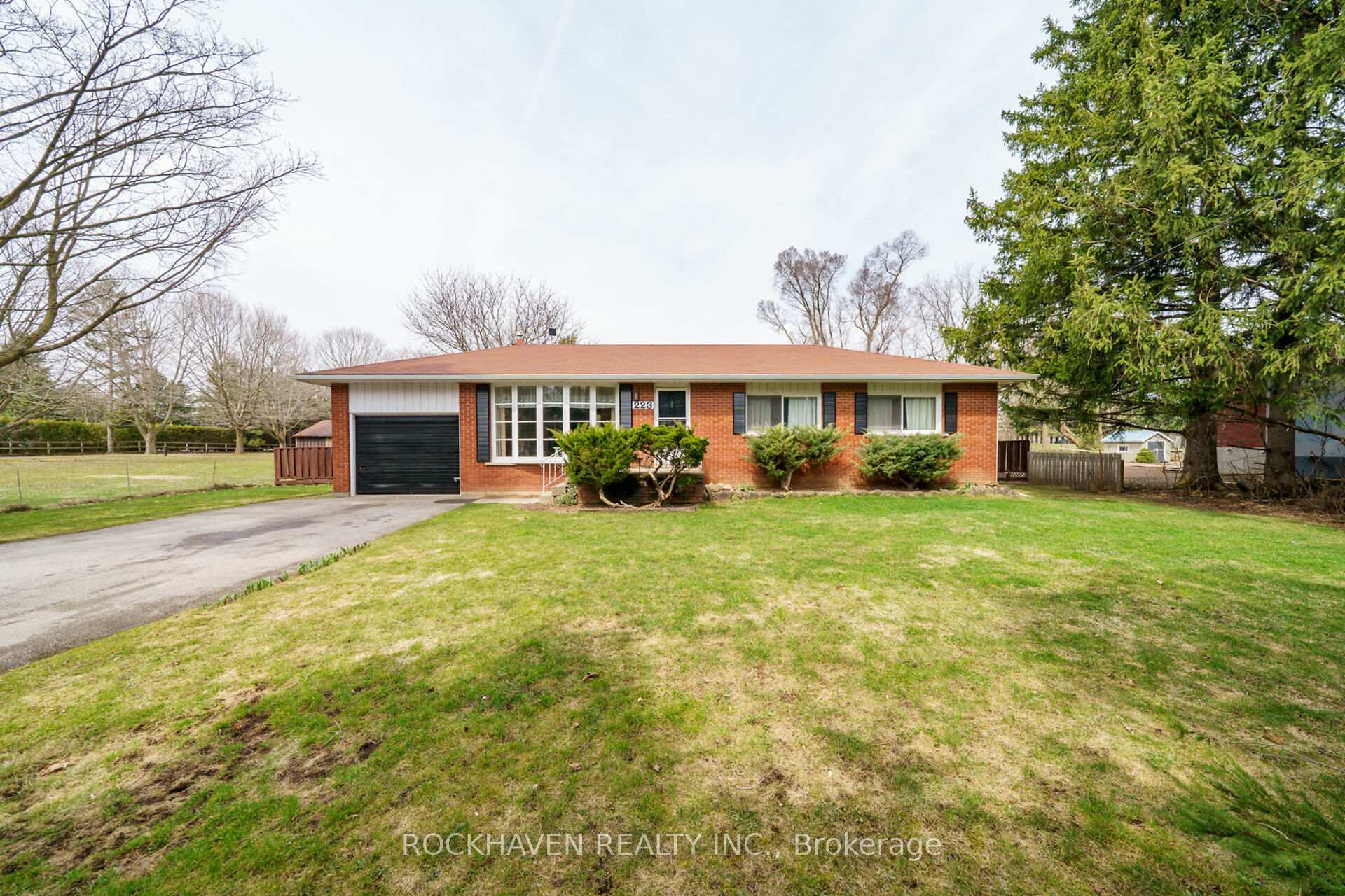 Photo 3 of 223 5th Con Road E, Hamilton, Rural Flamborough — HOMEH