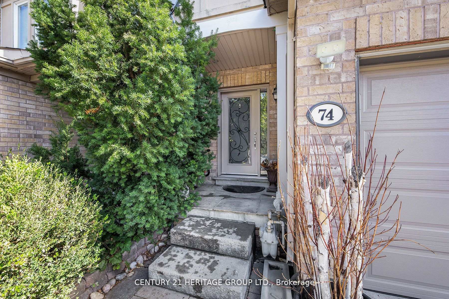 Photo 4 of 74 Lander Crescent, Vaughan, Patterson — HOMEH