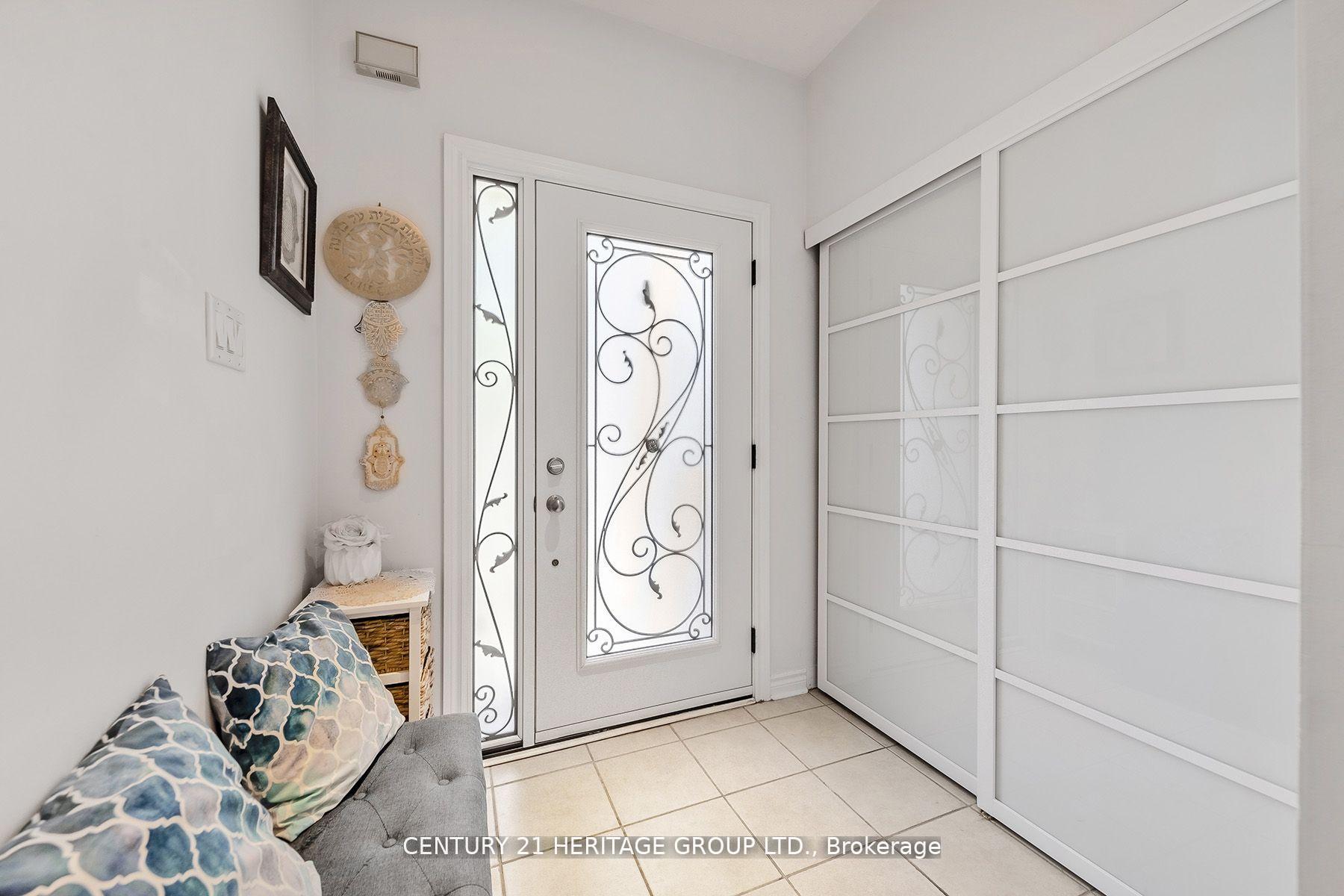 Photo 2 of 74 Lander Crescent, Vaughan, Patterson — HOMEH
