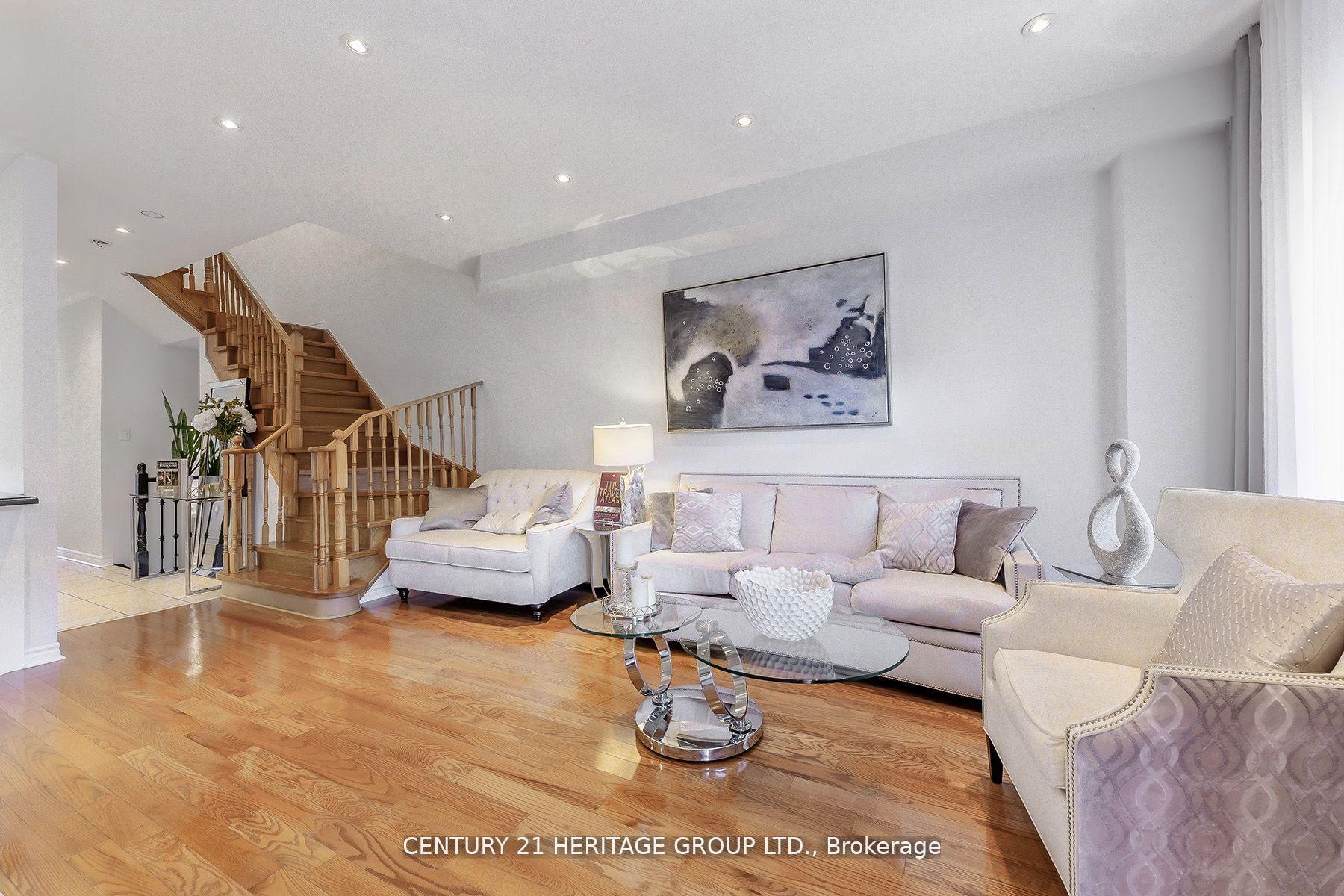Photo 5 of 74 Lander Crescent, Vaughan, Patterson — HOMEH