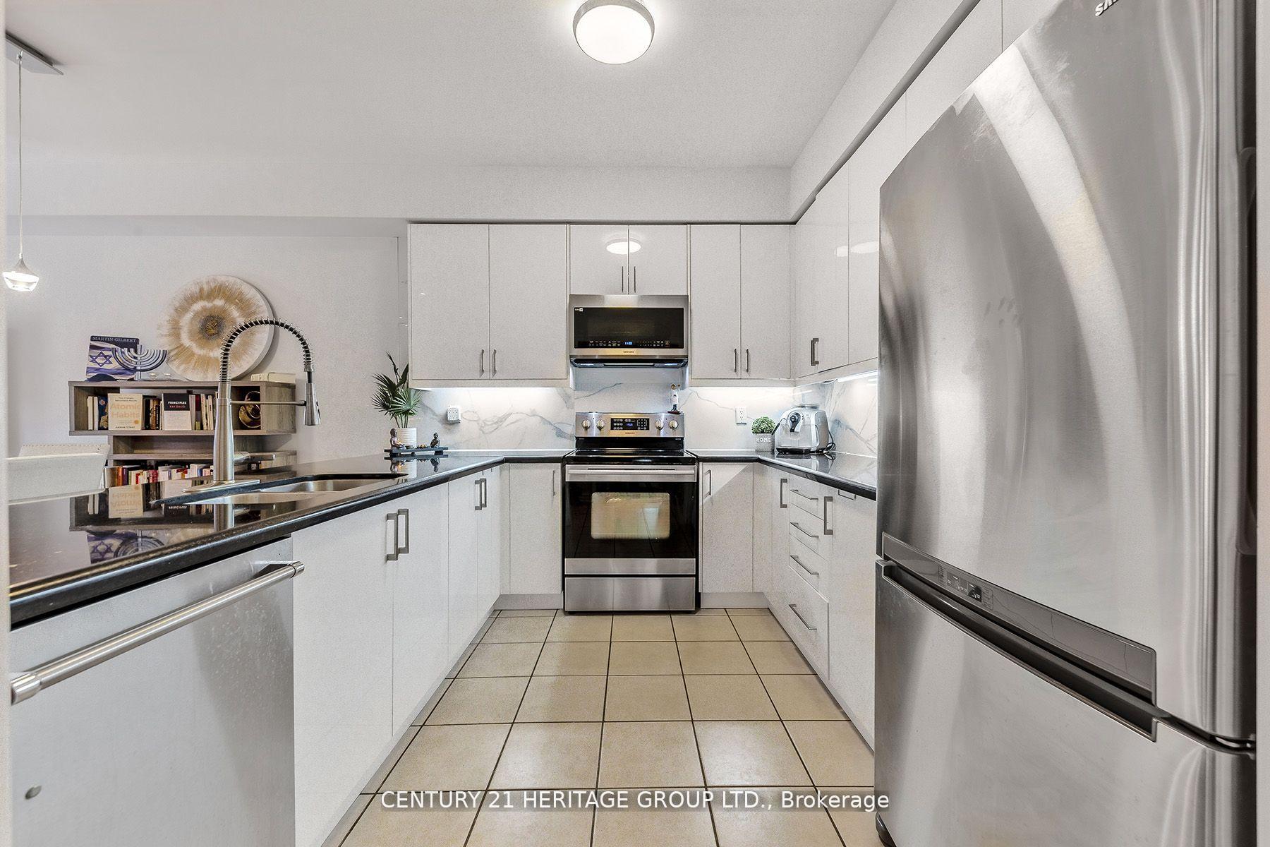 Photo 11 of 74 Lander Crescent, Vaughan, Patterson — HOMEH